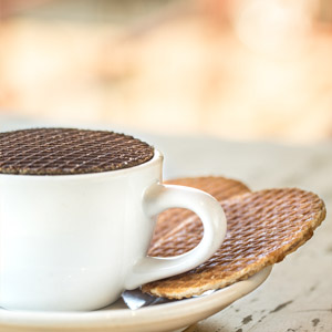 stroop waffels on a coffe cup